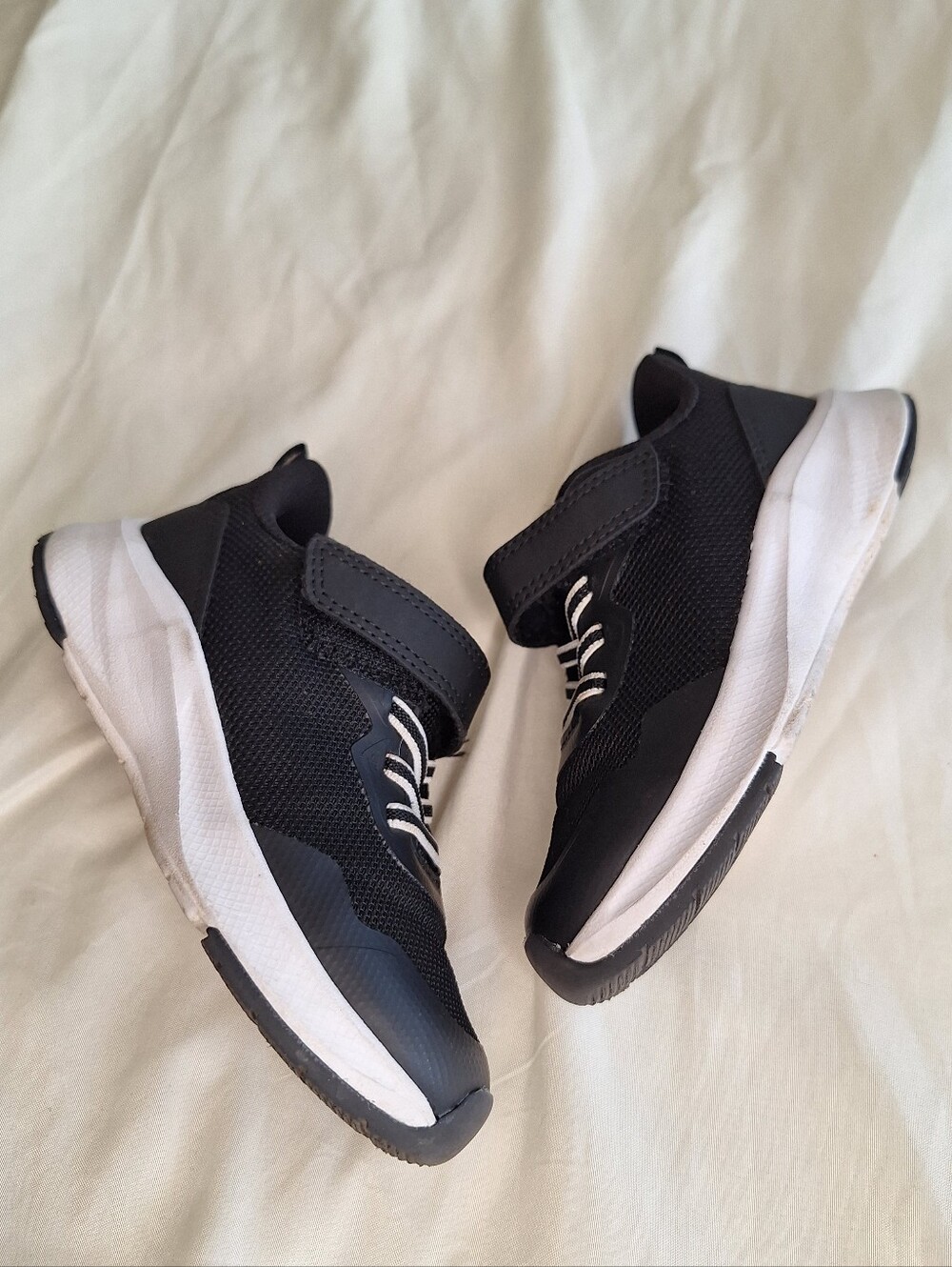 Toddler Kids Black Athletic Sneakers with Easy Velcro Closure Size 9